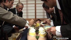 Phim sex bữc tiệc sushi đặc biết phục vụ 4 khắc ngon miệng sướng cu – Phim Sex Nhật Bản